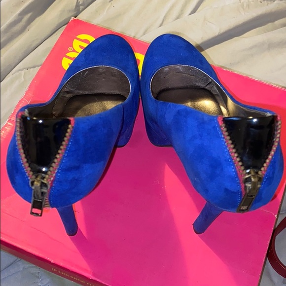 Heels - Picture 3 of 3